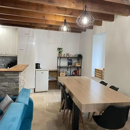 بيت للعطل Lou Castel *