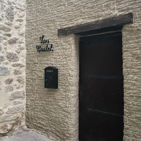 Lou Castel بيت للعطل *