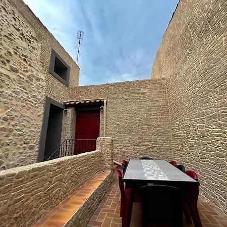 Lou Castel بيت للعطل