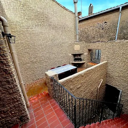 Lou Castel بيت للعطل *